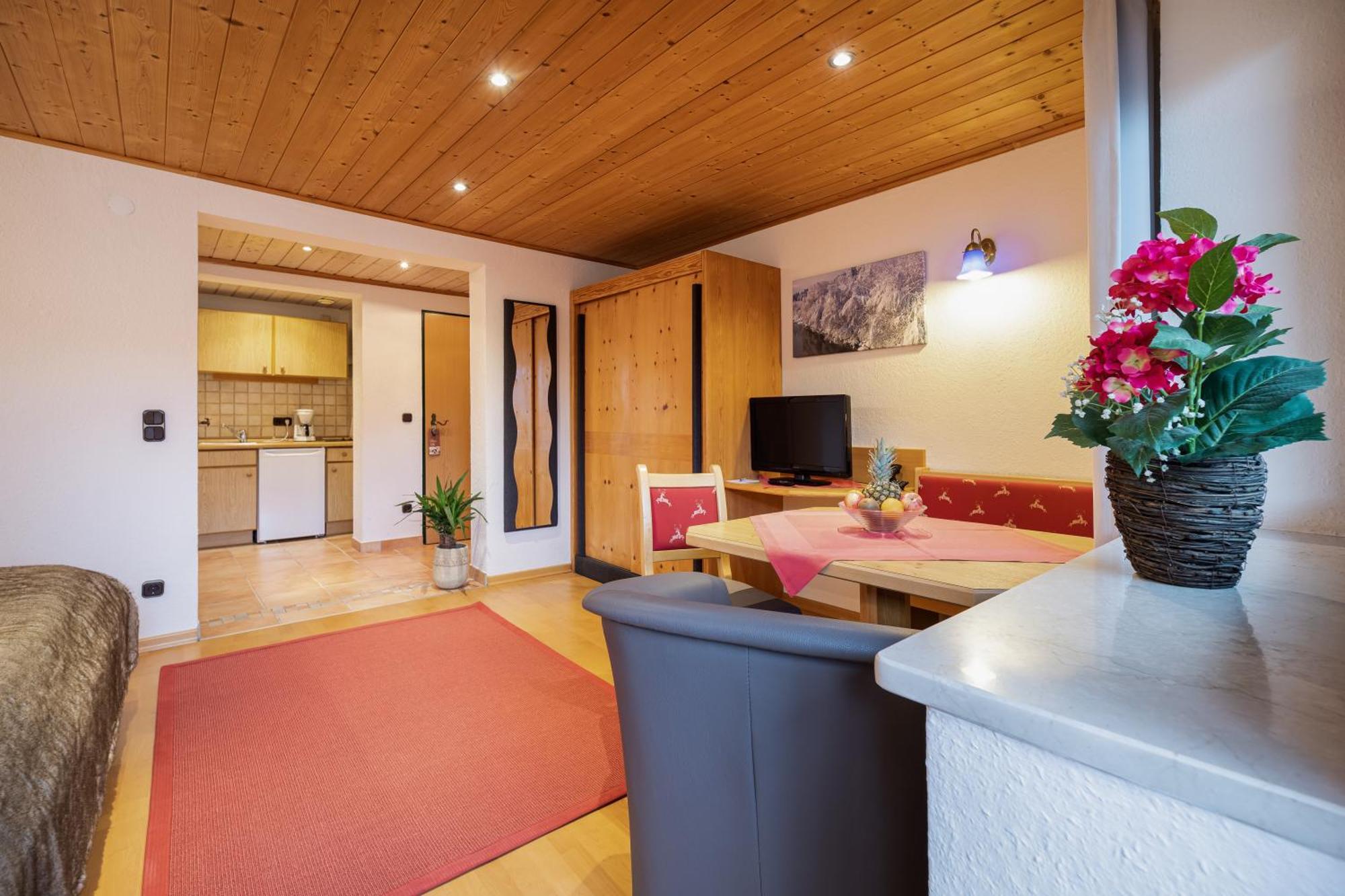 Familien- Und Wellnesshotel "Landhaus Viktoria" Oberstdorf Exterior photo