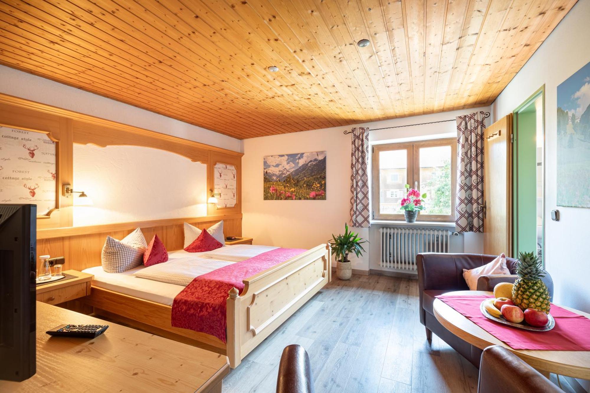 Familien- Und Wellnesshotel "Landhaus Viktoria" Oberstdorf Exterior photo