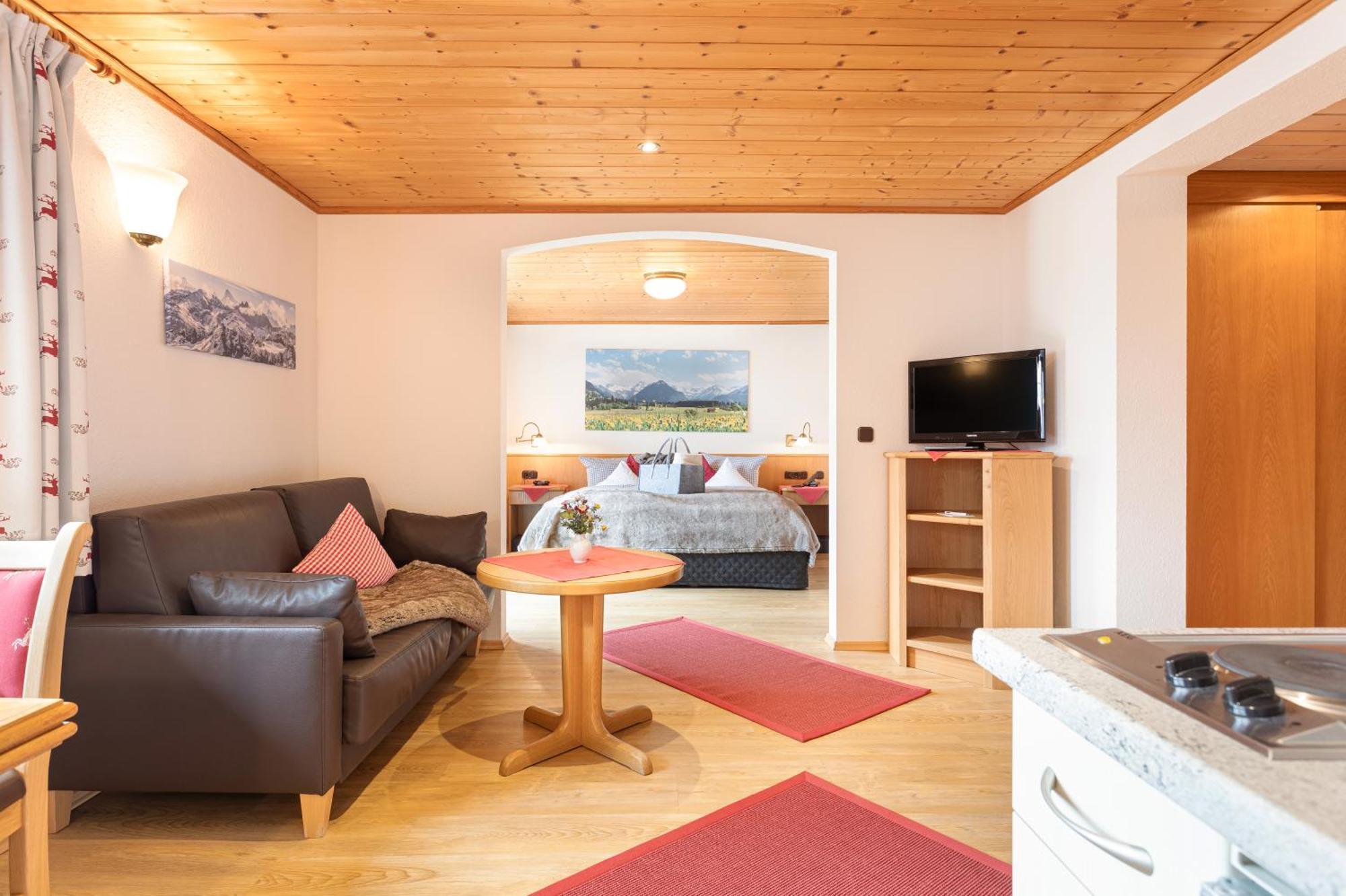 Familien- Und Wellnesshotel "Landhaus Viktoria" Oberstdorf Exterior photo