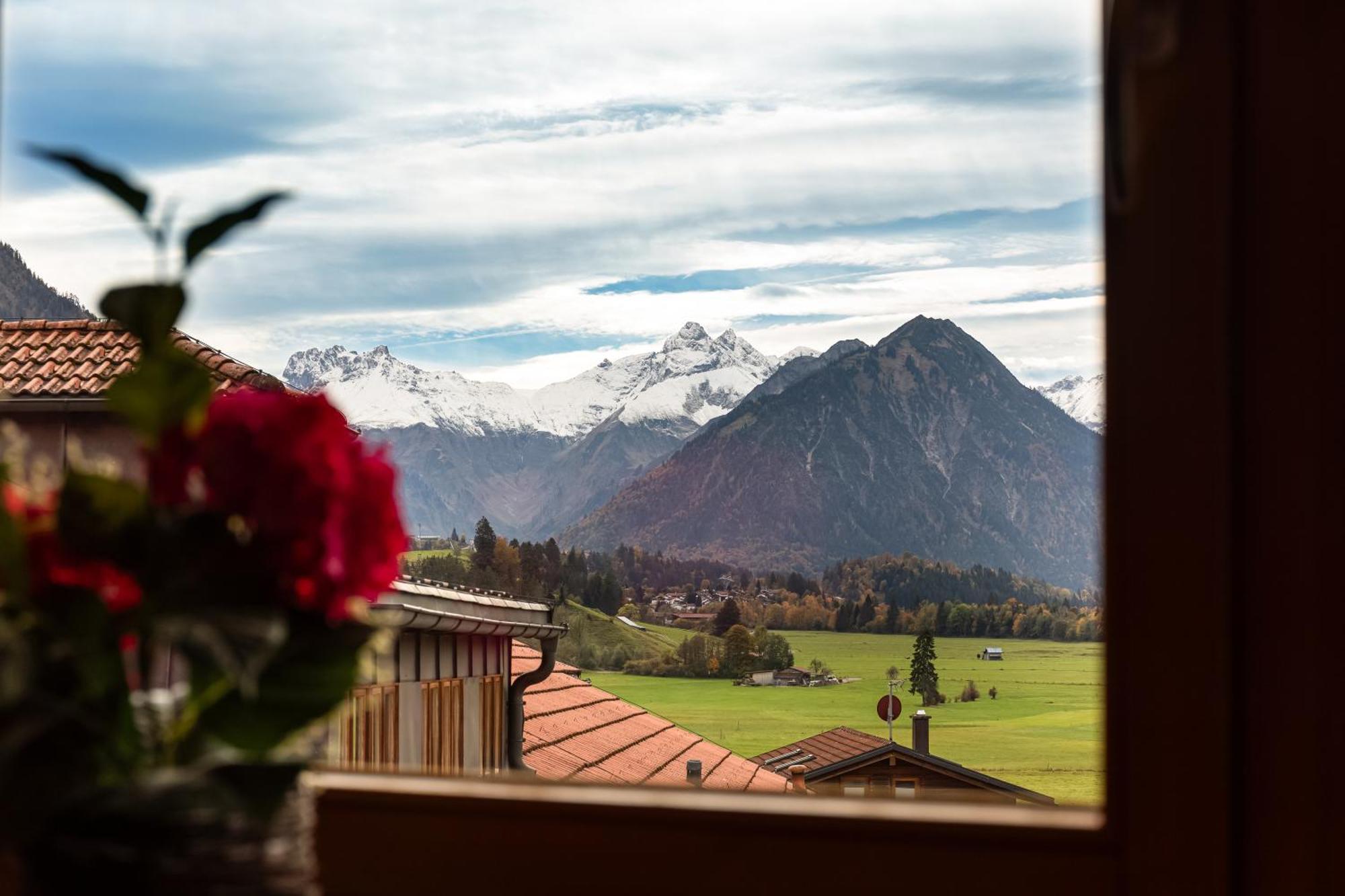 Familien- Und Wellnesshotel "Landhaus Viktoria" Oberstdorf Exterior photo