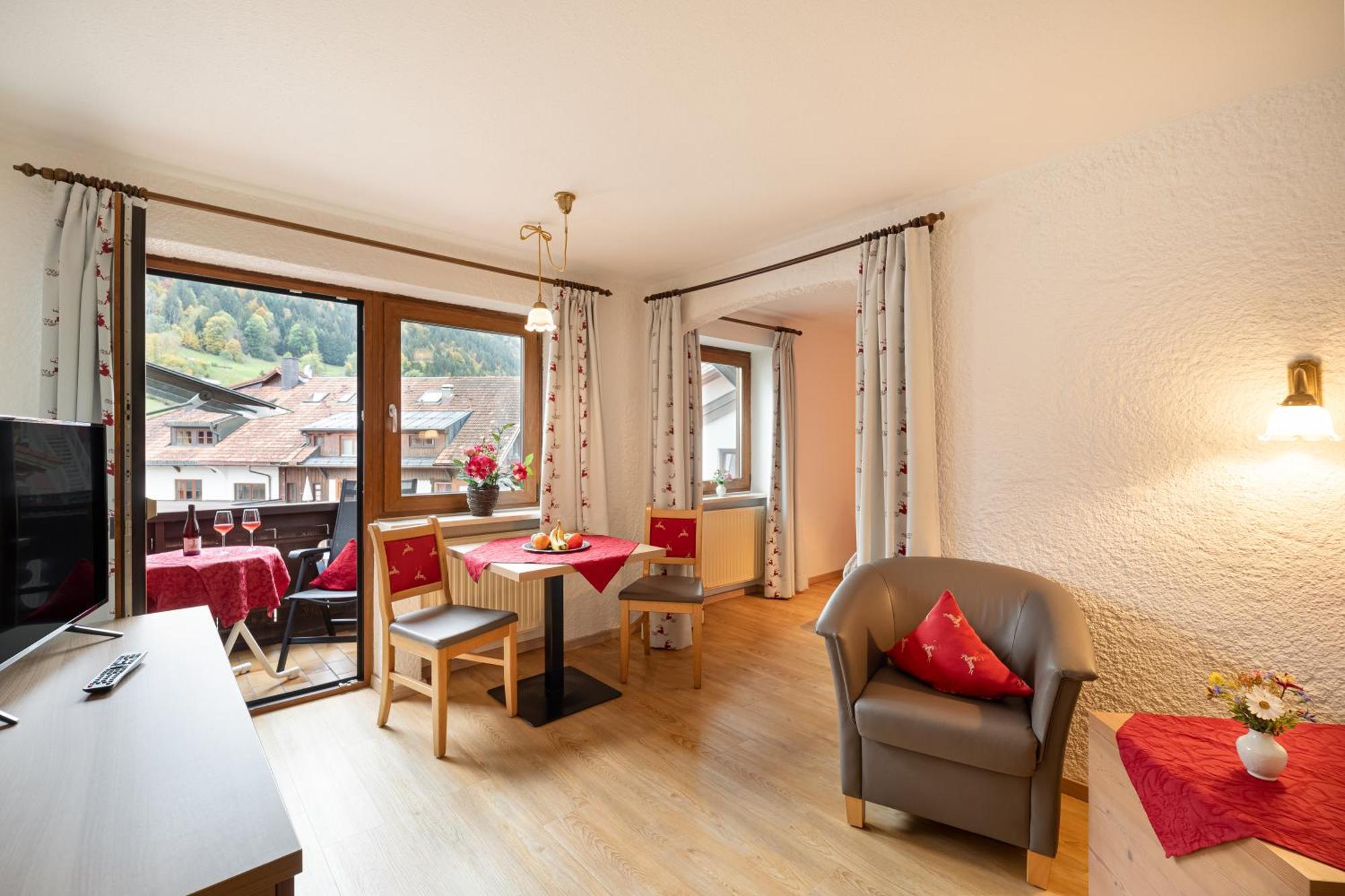 Familien- Und Wellnesshotel "Landhaus Viktoria" Oberstdorf Exterior photo