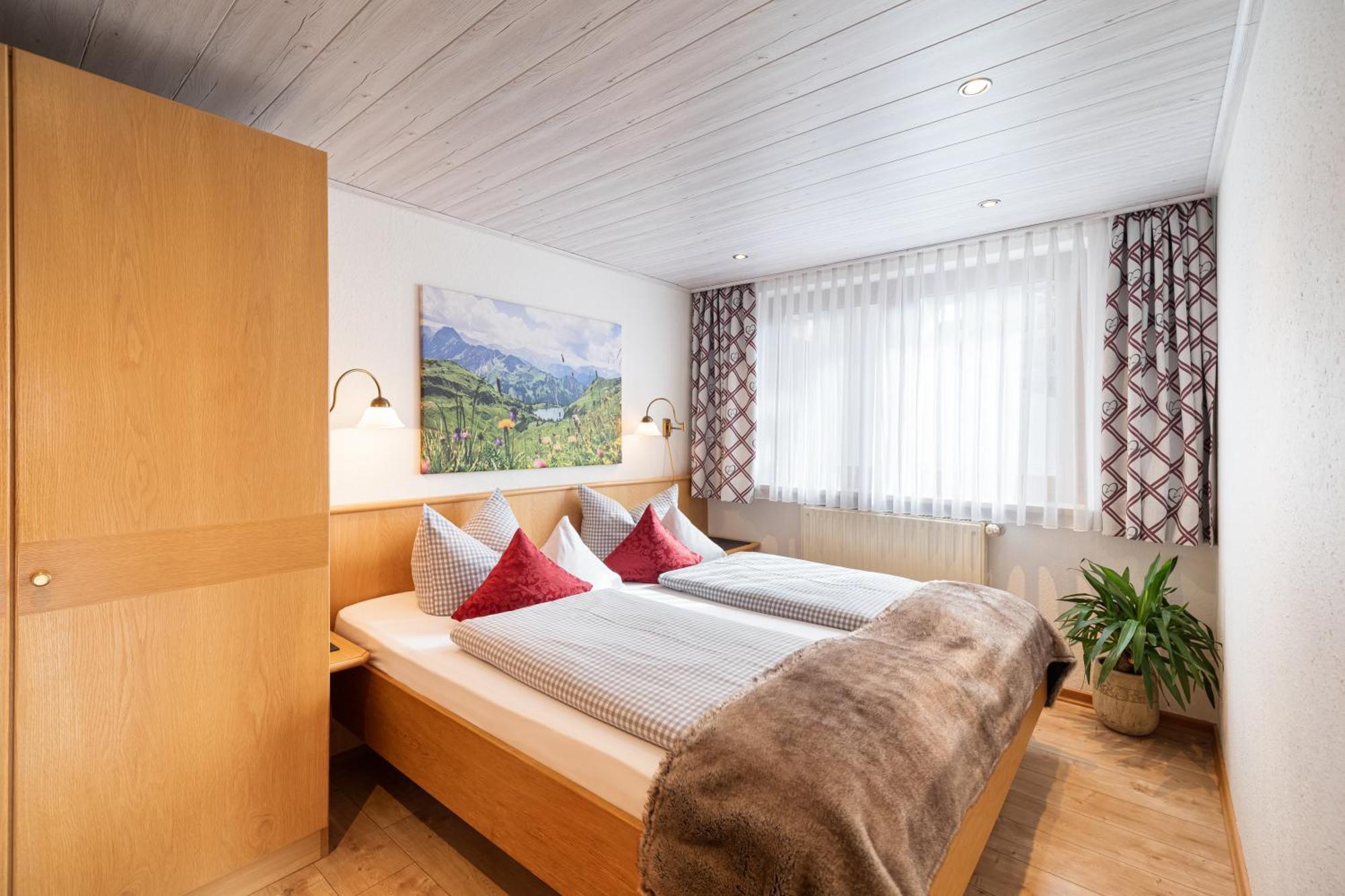 Familien- Und Wellnesshotel "Landhaus Viktoria" Oberstdorf Exterior photo